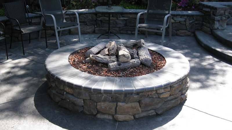 What's the difference between an outdoor fireplace and a fire pit - fire pit example