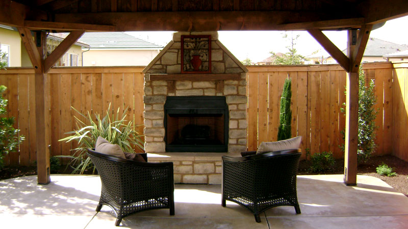 How much does it cost to put in an outdoor fireplace