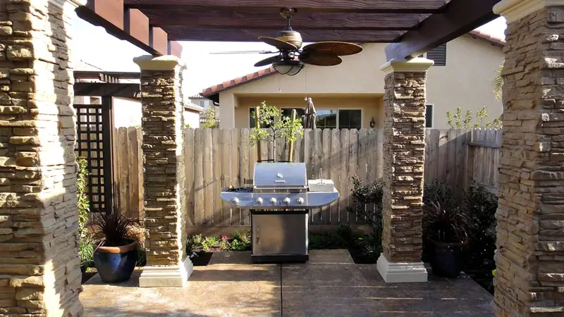 HOW CLOSE TO THE HOUSE CAN YOU BUILD AN OUTDOOR KITCHEN