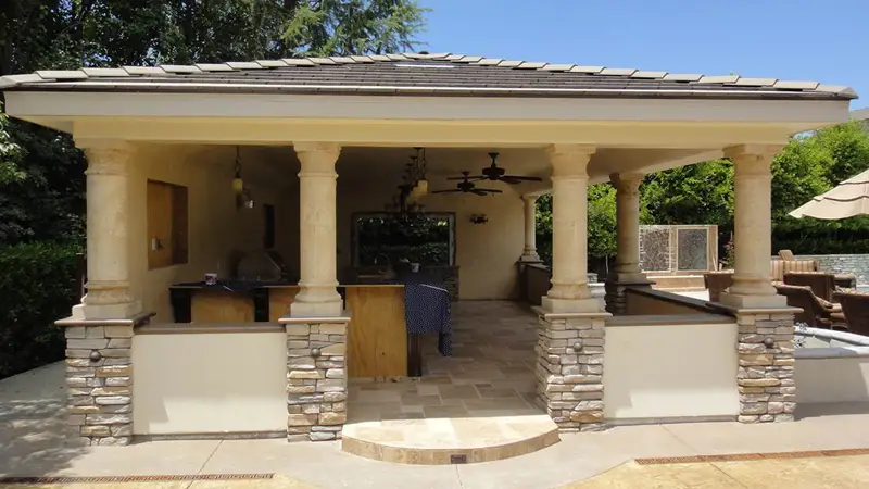 WHAT ARE THE DISADVANTAGES OF AN OUTDOOR KITCHEN