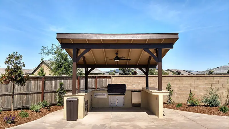 WHAT SHOULD I INCLUDE IN MY OUTDOOR KITCHEN