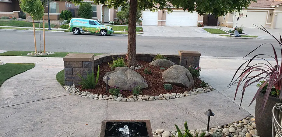 WHAT THINGS SHOULD I CONSIDER WHEN HIRING A LANDSCAPER