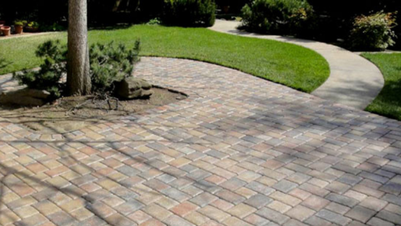 Pavers vs. Flagstone vs. Concrete - Which is Best? - backyard with pavers and concrete
