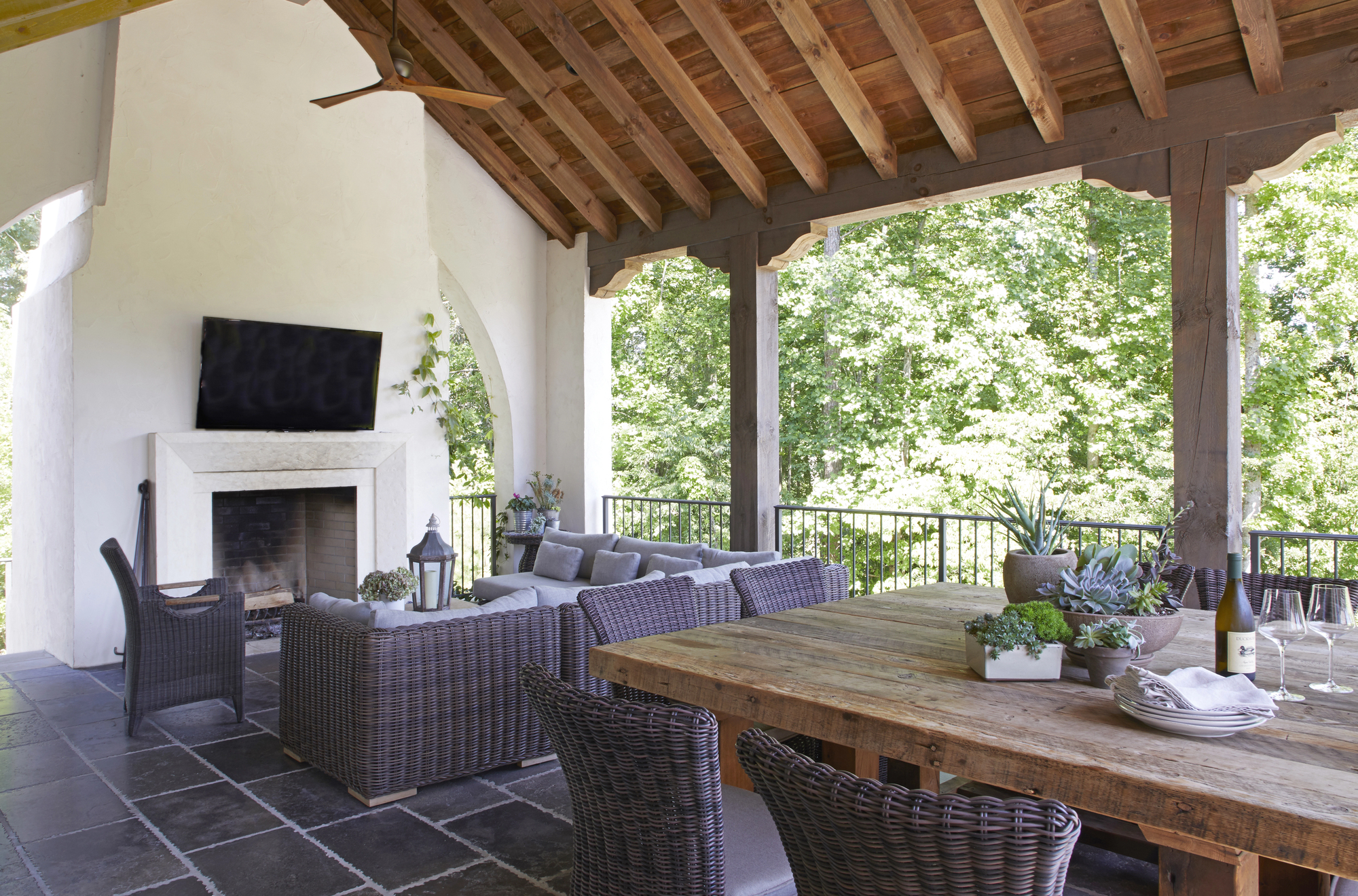 Outdoor Living Spaces: Turning Your Backyard Into an Extension of Your Home
